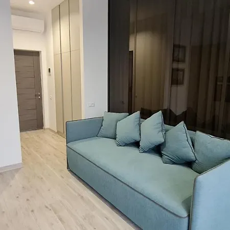 5 шагов до моря - Five Steps To The Sea Apartment *
